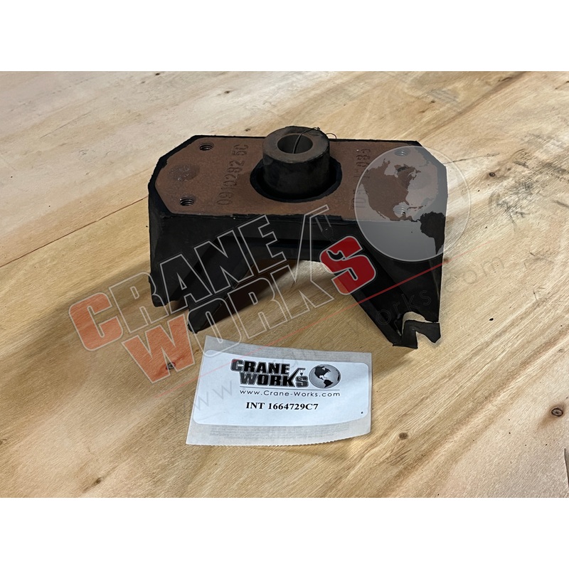 1664729C7 | New Insulatr , Insulator Eng Rear Mt