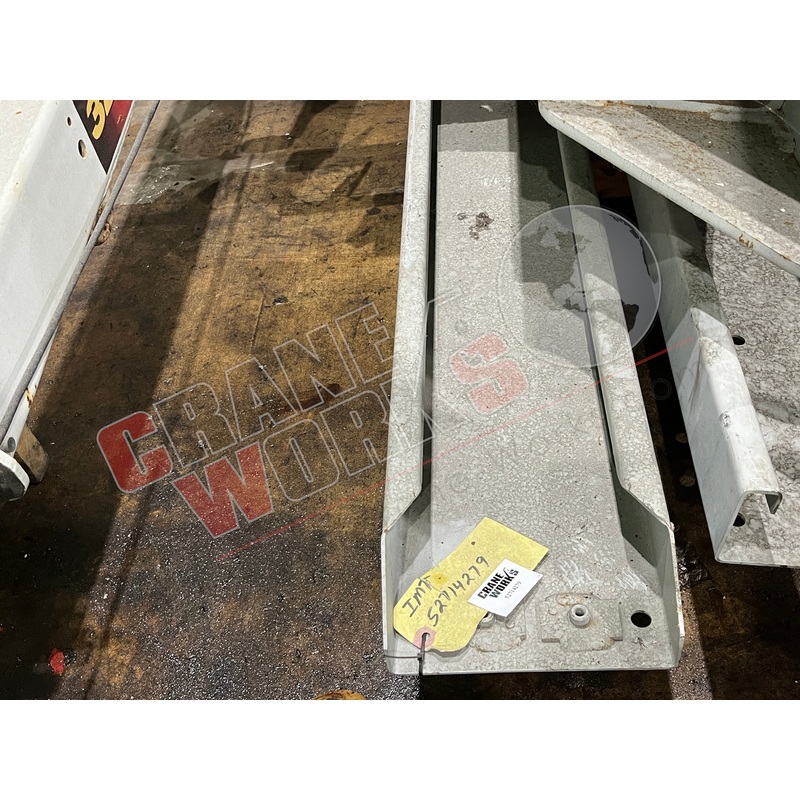 52714279 | New Hose Track-Bottom