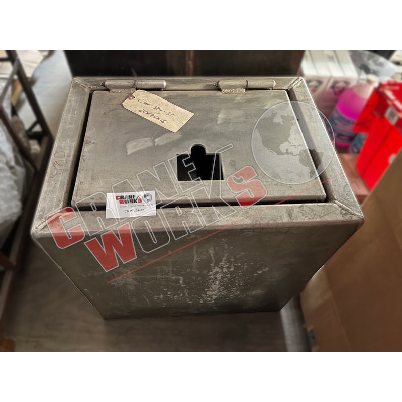 324-32 | NEW 24X24X18 DRIVER SD TOOL BOX